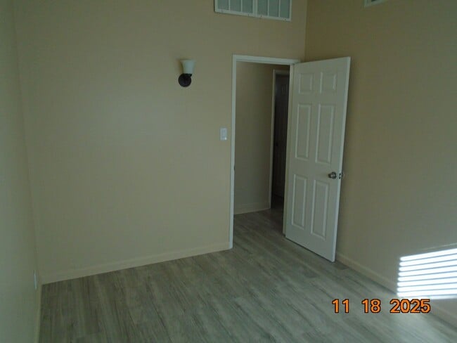 Building Photo - 319 E Nugent St