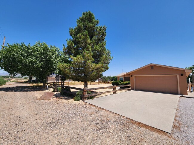 Building Photo - 1535 Vajillo Ln