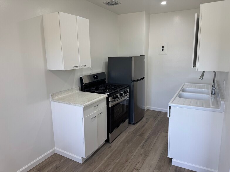 Building Photo - 820 S Rosemead Blvd