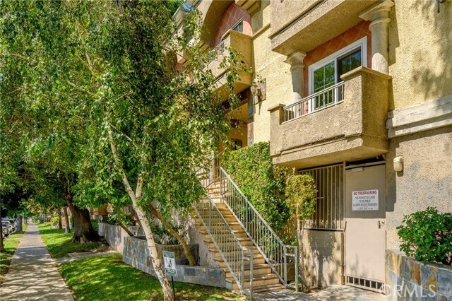 Building Photo - 7045 Woodley Ave