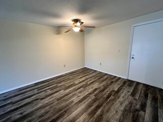 Building Photo - 99 Powers St