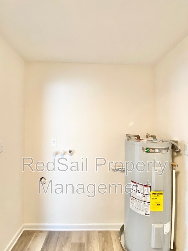 Building Photo - 437 Fox Hill Rd