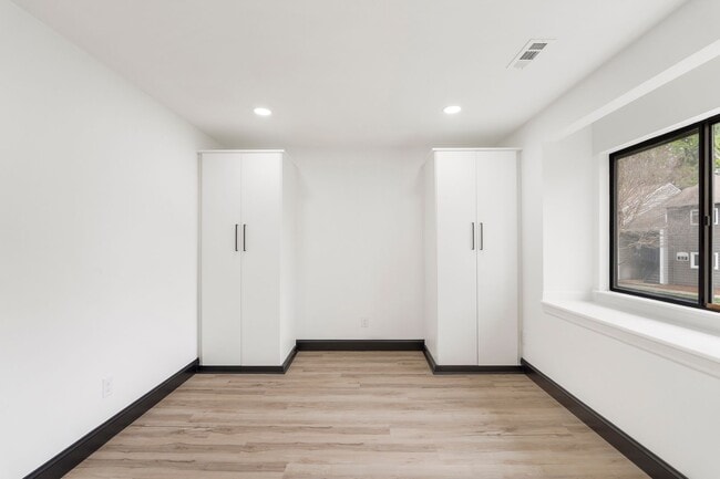 Building Photo - Welcome to Uptown Living in a South Park S...