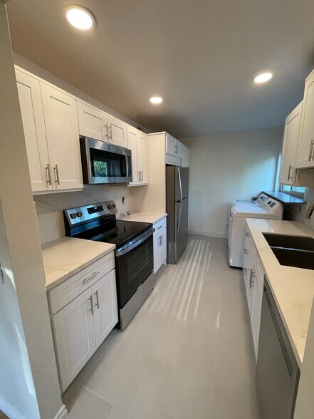 Newly remodeled kitchen - 4728 Park Granada