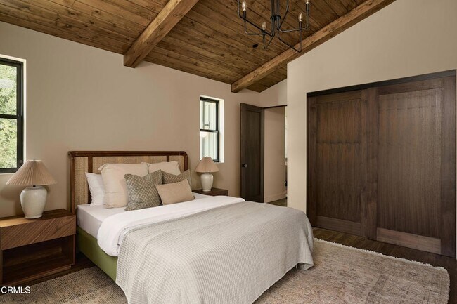 Building Photo - 12406 La Maida St