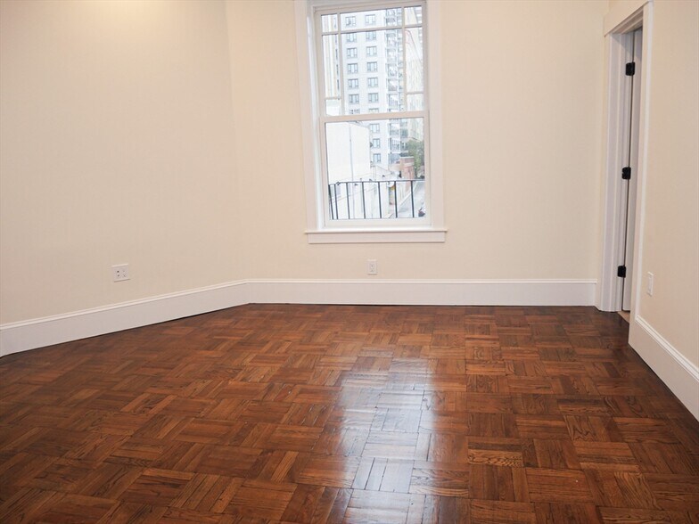 Building Photo - 239 W Newton St