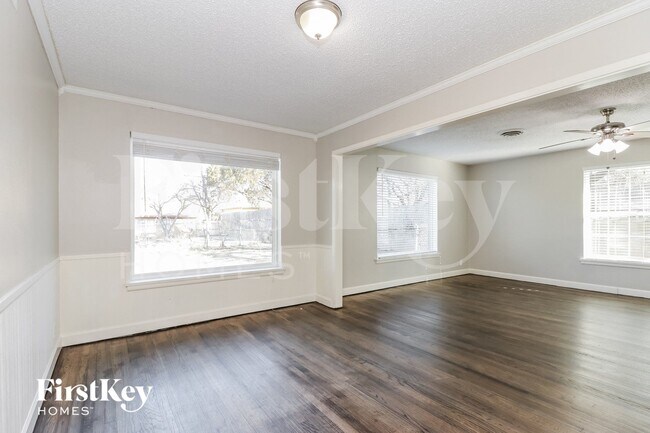Building Photo - 3500 Creston Ave