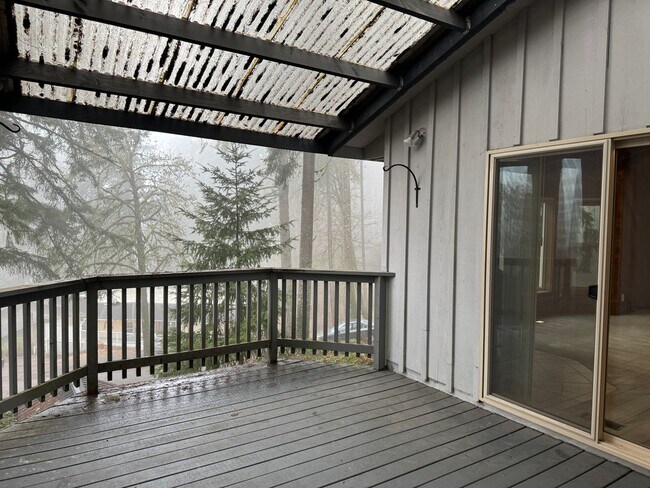 Building Photo - Spacious secluded house in Thurston Hills!