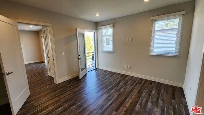 Building Photo - 1255 N Kingsley Dr