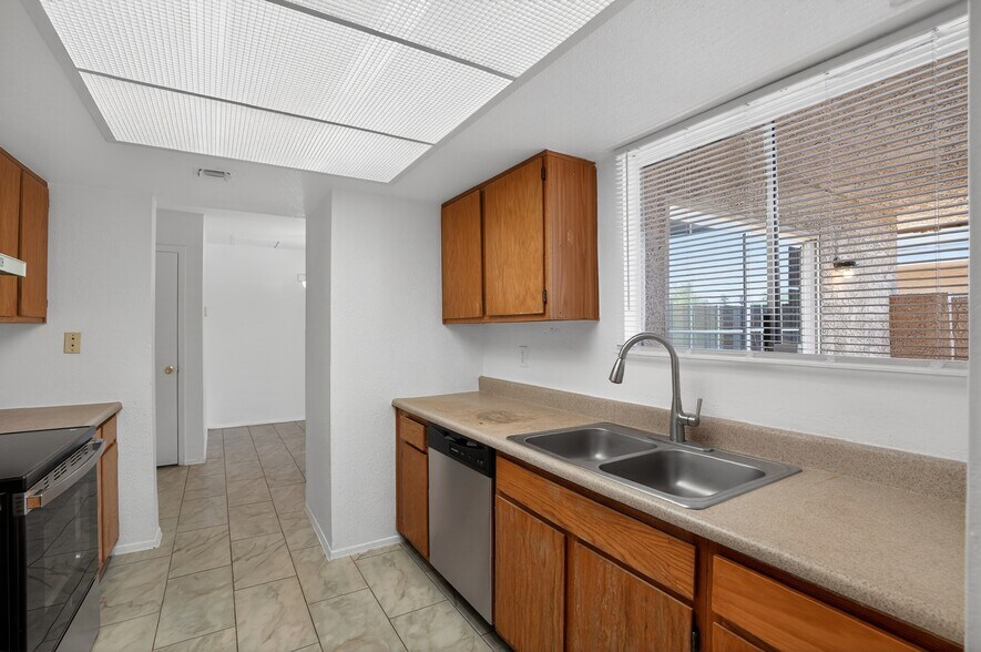Building Photo - 6911 W Villa Rd