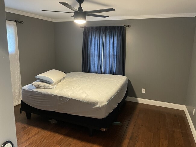 Building Photo - 104 Terrace Cir