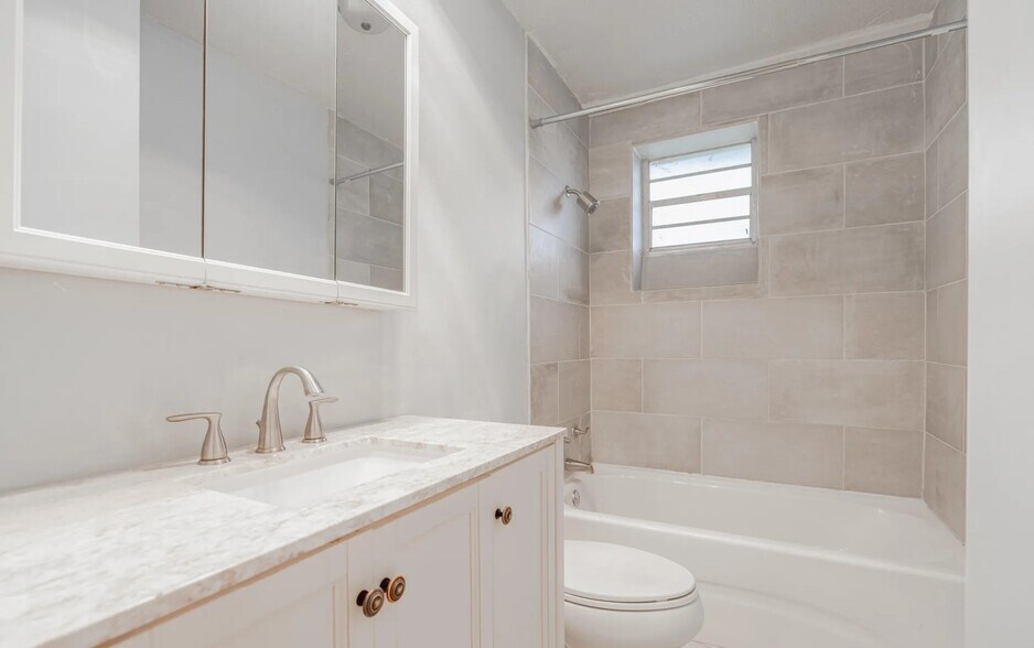 Building Photo - 403 E Gulf Blvd