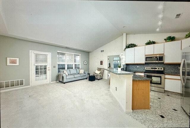 Building Photo - 1422 Fox Pointe Cir
