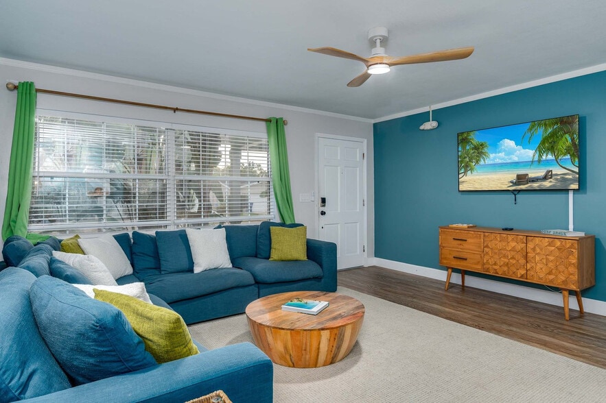 Building Photo - 1596 Idle Dr NE