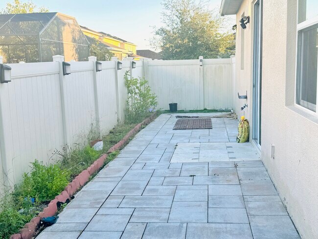 Building Photo - 519 Bottlebrush Loop