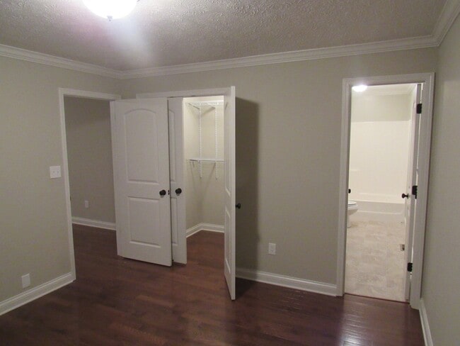 Building Photo - 4 Bedroom, 3 Bath Basement Ranch with Coun...