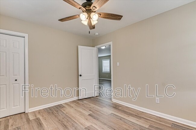 Building Photo - 810 Royalette Ave