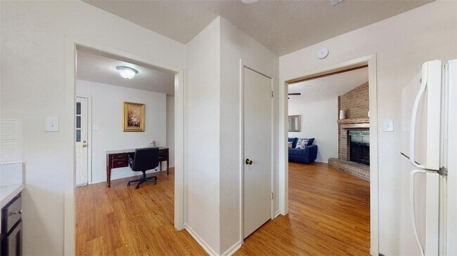 Building Photo - 3906 Sioux Cir