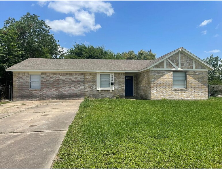 Primary Photo - 12939 Scott St