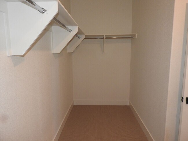 Building Photo - Beautiful Smart Home in Granite Bay  With Solar!!