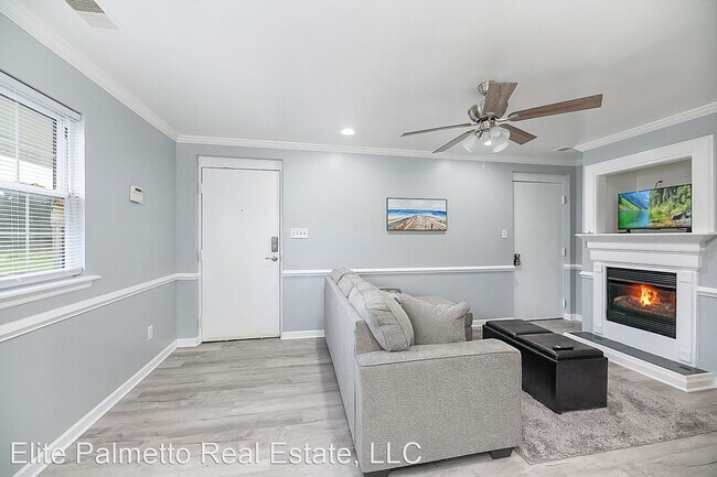 Building Photo - 2 br, 1 bath House - 3930 Azalea Drive Unit D