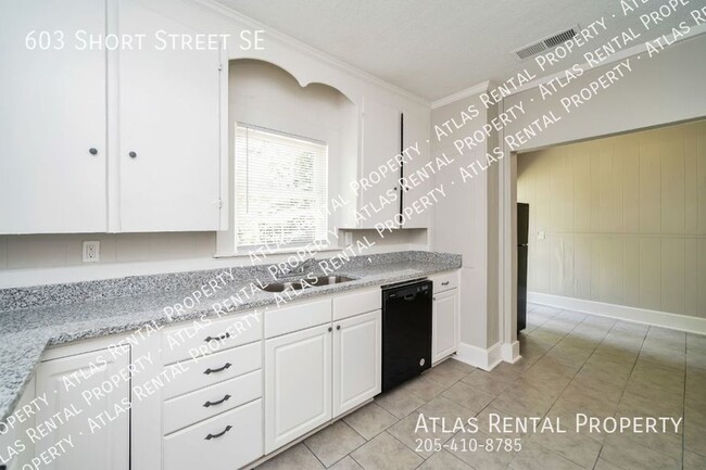 Building Photo - 603 Short St SE