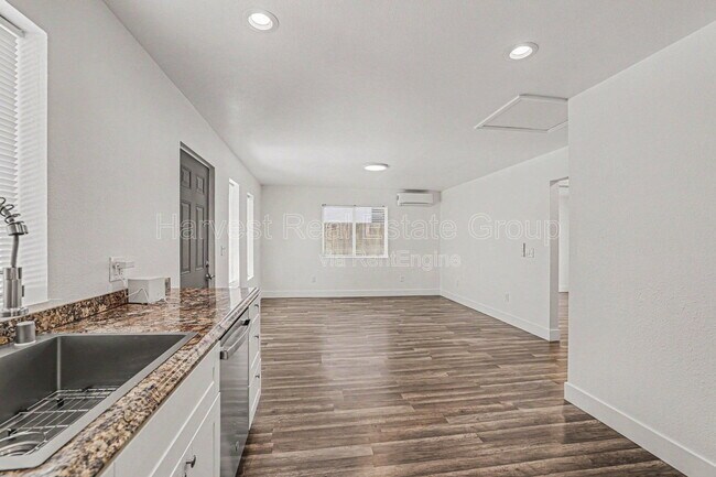 Building Photo - 1060 37th St