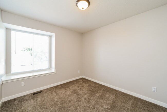 Building Photo - 2619 W 4650 S