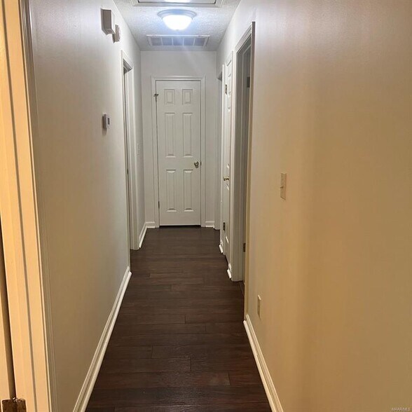 Building Photo - 5416 Handel Dr