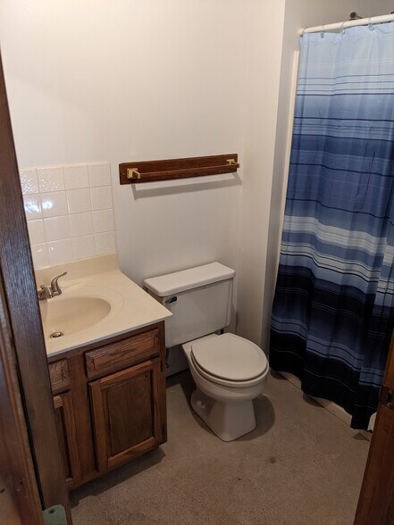 Additional bathroom in the basement. - 509 Algonquin Rd