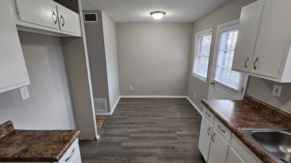 Kitchen - 5219 Garden Green Way