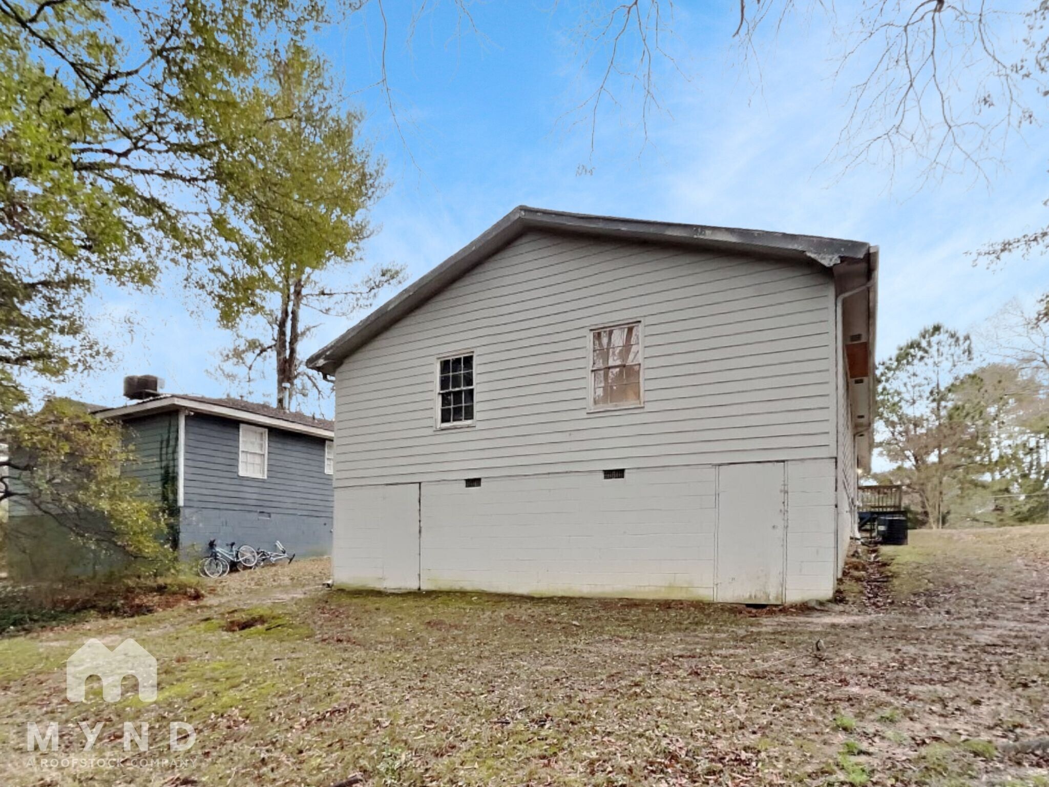 Building Photo - 593 Cedar Ave NW