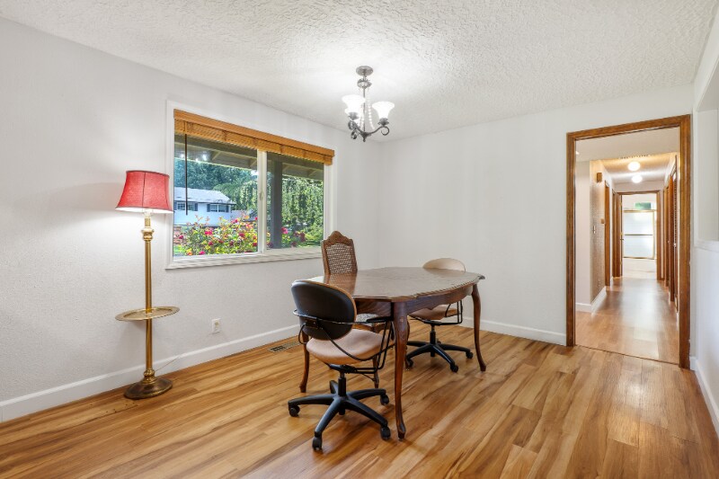 Building Photo - 9423 NE Woodridge St