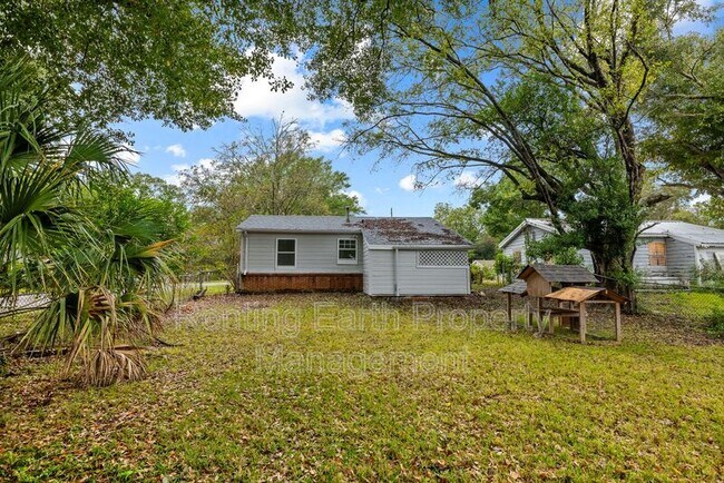 Building Photo - 4010 Vandiver Ct