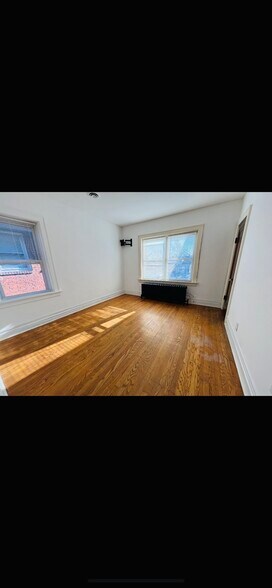 Building Photo - 5164 Goethe Ave