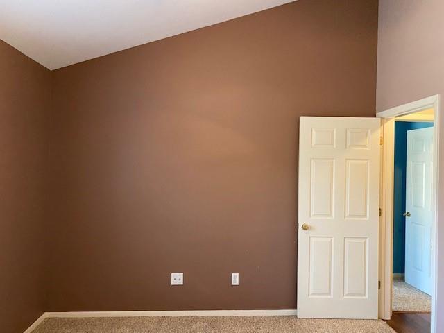 Building Photo - 2107 Greentree Dr