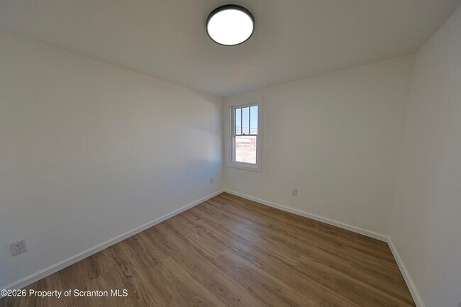 Building Photo - 318 W Main St