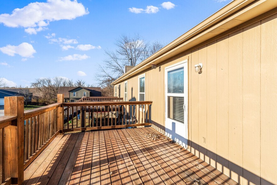 Building Photo - 937 Goldfinch Ln