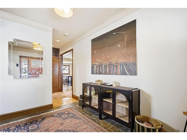 Building Photo - 241 Russell Ave S