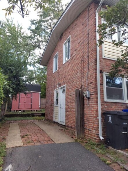 Side entrance - 5220 10th Plz S
