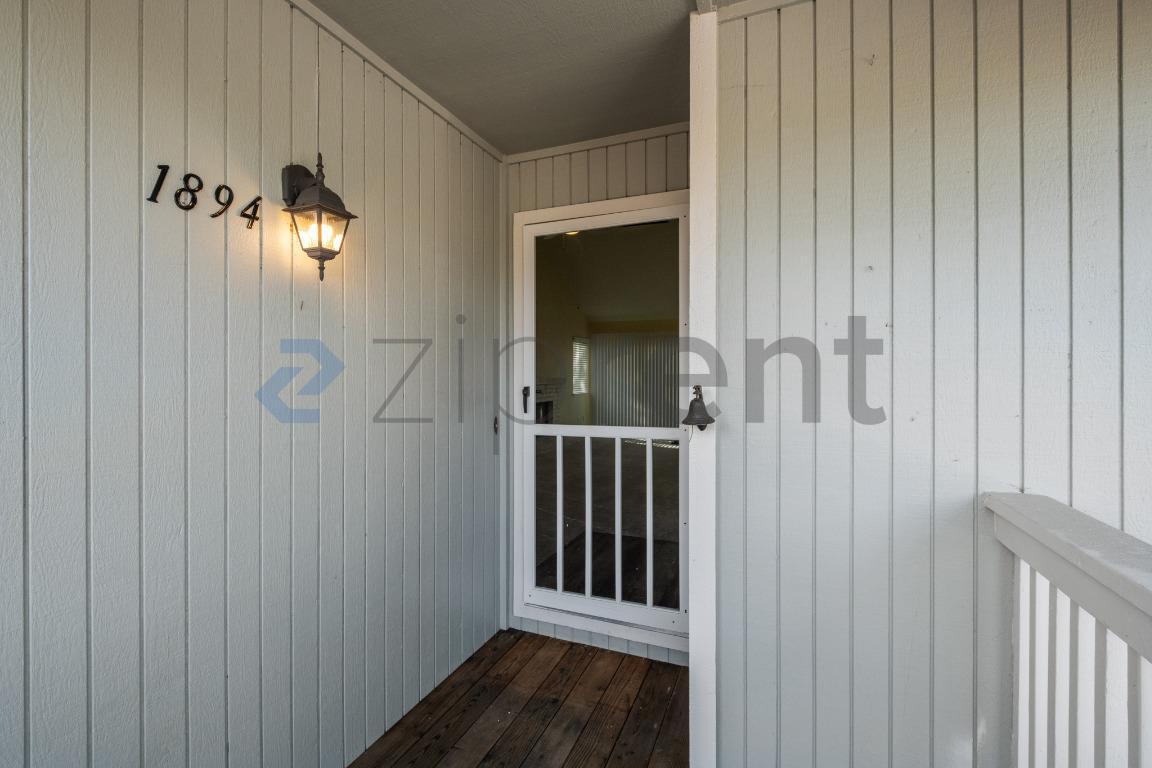 Building Photo - Unit