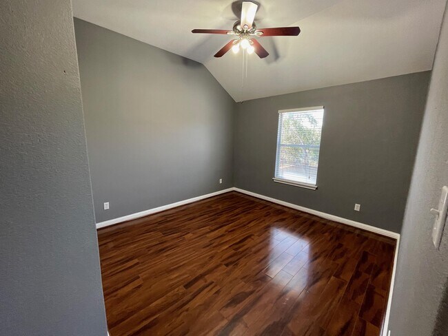 Building Photo - 10312 Yellowstone Dr