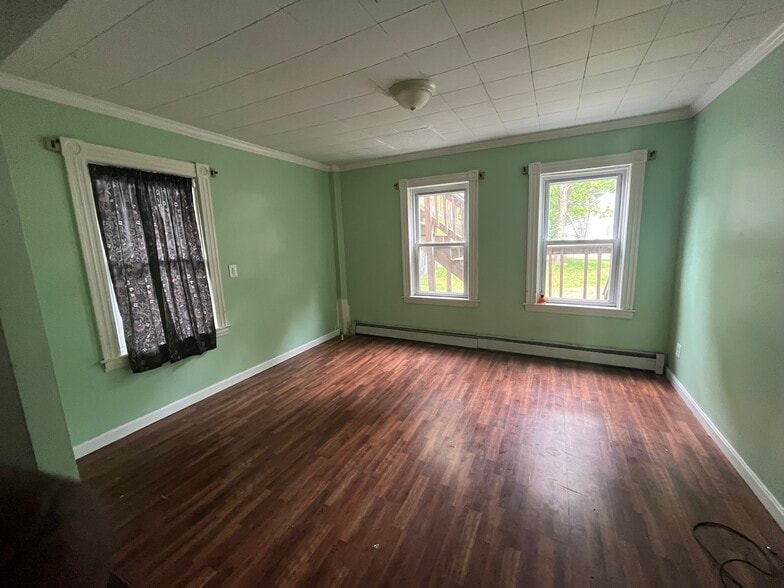 LivingRoom - 8 Oak St