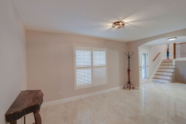 Building Photo - 633 Spring Oaks Blvd