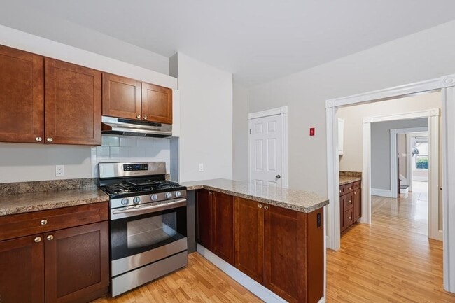 Building Photo - 37 Thorndike St