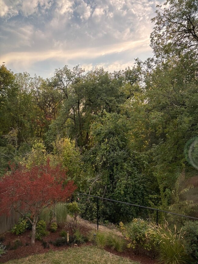 Building Photo - Beautiful 2 Story home in the Desirable Oa...