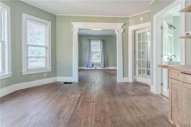 Building Photo - 363 Brainard St