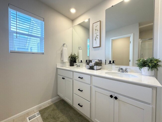 Building Photo - Stunning 2024 Bonney Lake/Tehaleh Home