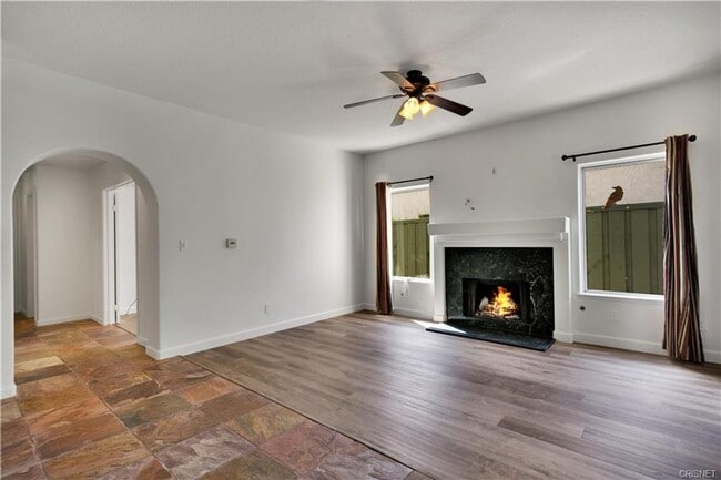Building Photo - BEAUTIFUL LONE OAK HOME IN CALABASAS!