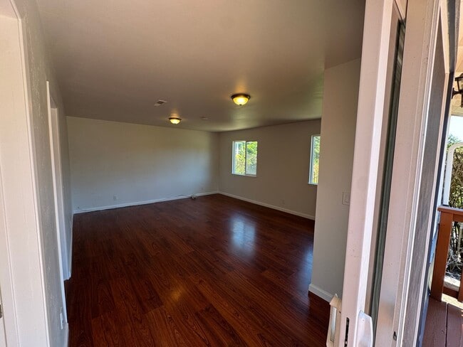 Building Photo - 640 Peaceful Valley Dr